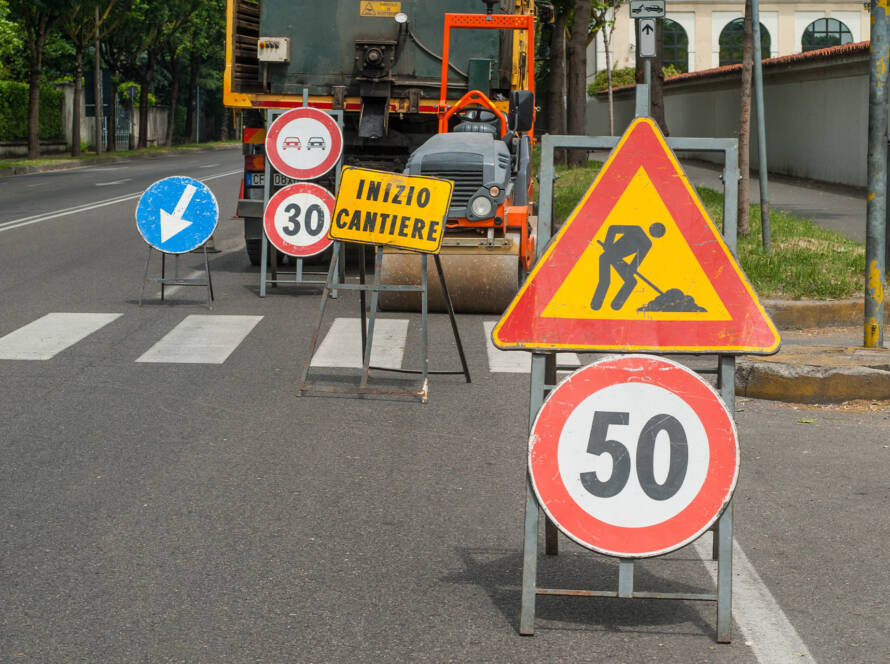 Fornitura e posa segnaletica stradale orizzontale e verticale in Liguria
