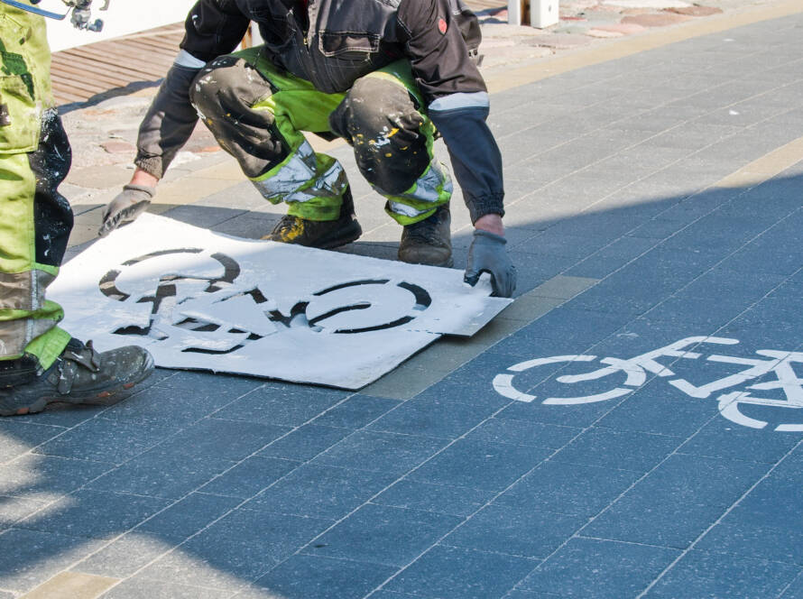 Fornitura e posa segnaletica stradale orizzontale e verticale in Liguria