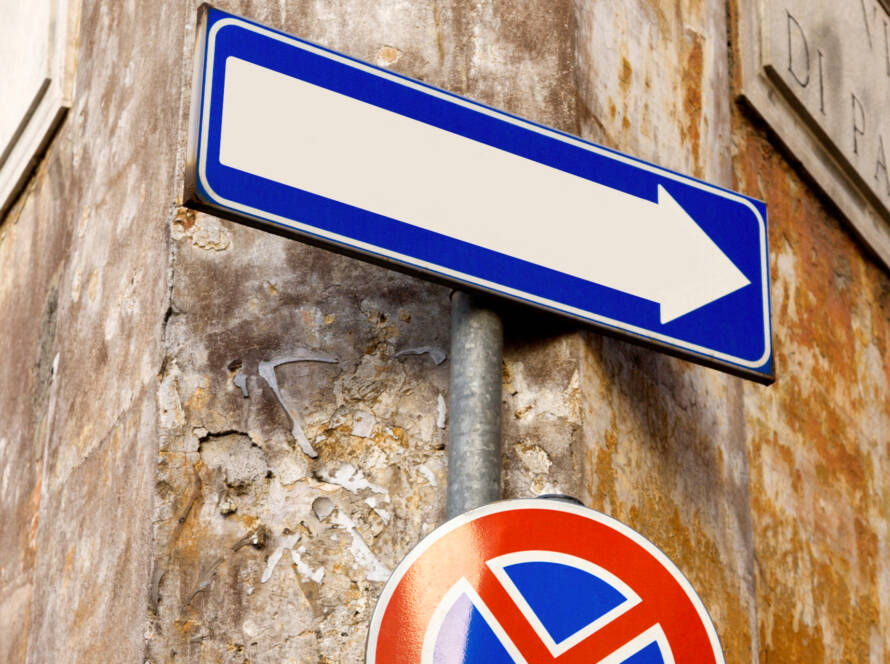 Fornitura e posa segnaletica stradale orizzontale e verticale in Liguria