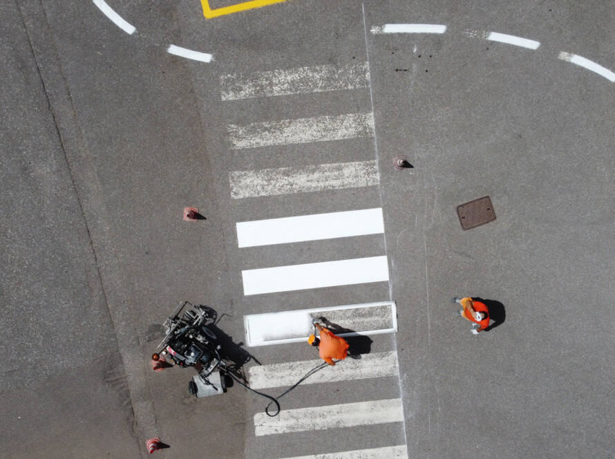 Fornitura e posa segnaletica stradale orizzontale e verticale in Liguria